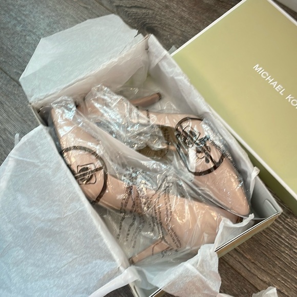 NIB Michael Kors Leather MK Flex Mid Pump - Picture 8 of 9